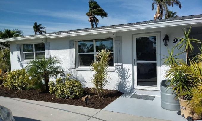 Bonita Springs Hotel | Escape to this Beautiful Home in Sunny South West Florida