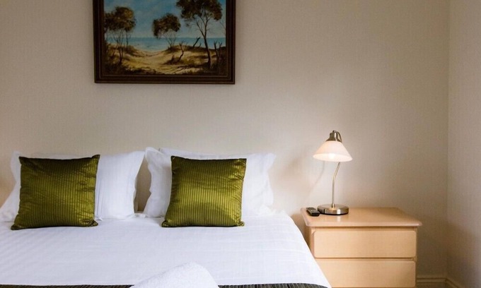 Point Lonsdale Cottage | Escape to Tranquility: Experience Blissful Getaways at Jade Cottage