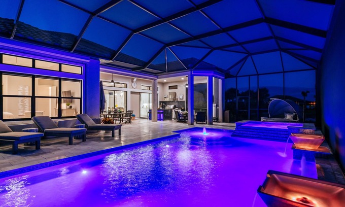 Naples House | ESPLANADE GOLF/5 Star LUXURY Private Home/Pool/Spa + beaches 8-10 miles!