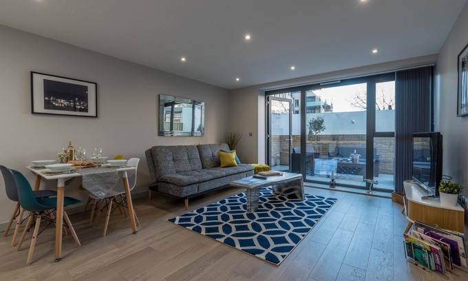 West Ealing Apartment | Esquire Two Bed Terrace Apartment, Ealing