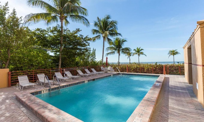 Fort Myers Beach Apartment | Estero Island Beach Villas 304, Sleeps 6, 2 Bedrooms, Gulf Front, Heated Pool