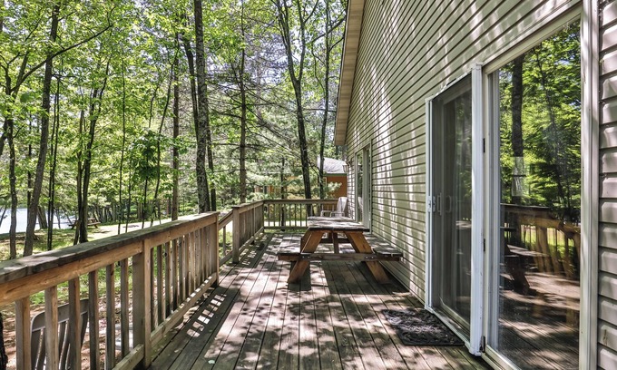 St Germain Cottage | Estrold's Resort-Maple Cabin