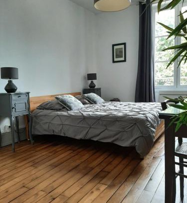 Auxerre Apartment | Et au pied coule une rivière, situation et vue idéales