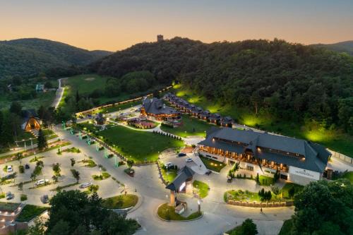 Vrdnik Hotel | Etno Naselje Vrdnička kula