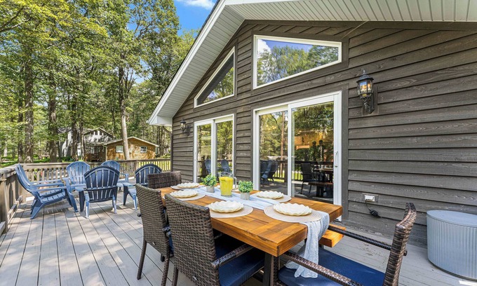 Locust Lake Village Ski Chalet | EV Charger, Game Room, 4 Lakes, Beach, Skiing