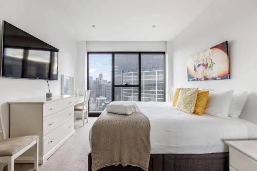 Southbank Apartment | 'Evara' Resort-Style Living by Yarra River and Crown