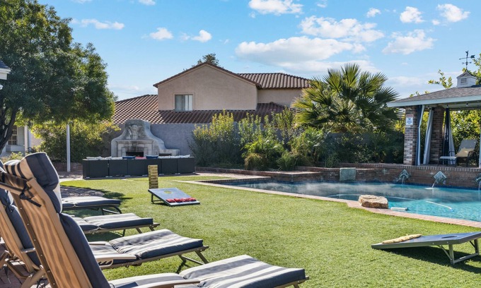 Covey House | Everett Street Retreat ~ Backyard Paradise Resort Style Setting 4BR Heated Pool