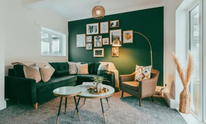 Sheldon House | Evergreen Lodge-Wyndale-4BR WParking BHam NEC