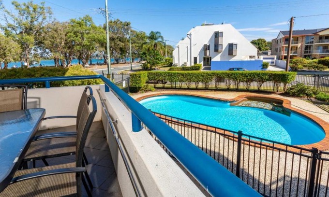 Bongaree House | Everything you need including a pool! Karoonda Sands Apartments