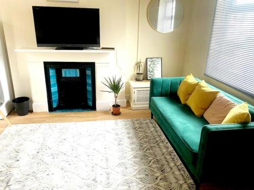 Gravesend Apartment | Evo Green Gravesend 2 bed Apartment, 2 mins Station, Town Centre