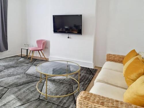 Gravesend Apartment | Evo Stays - 2 bedroom-2 mins walk to Station