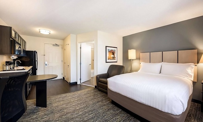 North Arlington Hotel | Excellent Choice! Unit with Full Kitchen, Short Drive to Six Flags Over Texas