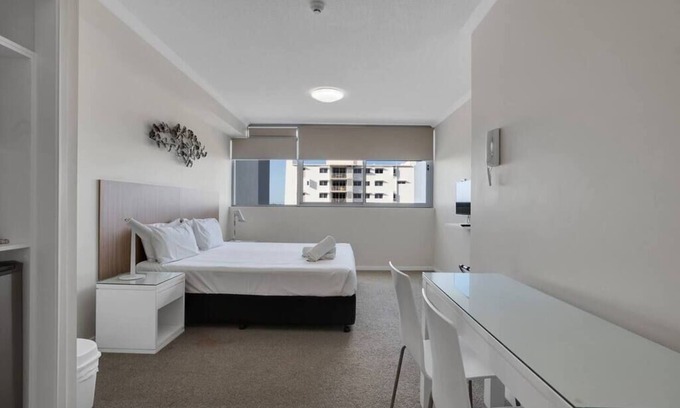 Mackay Apartment | Excellent Location - Modern Hotel Room in Mackay!