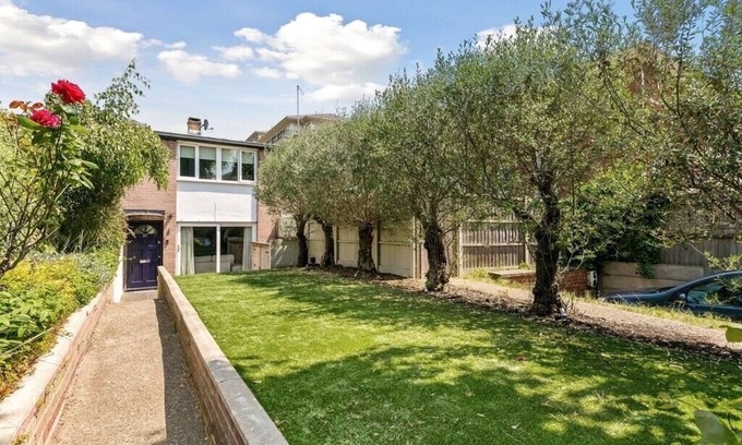 South Richmond Villa | Exceptional 3 Bedroom Family Villa in Richmond
