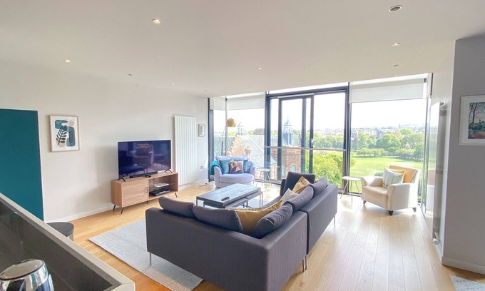 Laurieston Apartment | Exceptional city living with breathtaking views. Sleeps 4.