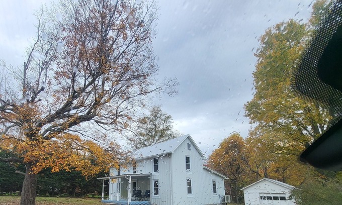 Fayetteville House | EXCEPTIONAL ! Modern Comfort in Historic Fayetteville Home 3 BR 2 Bath @ NRG