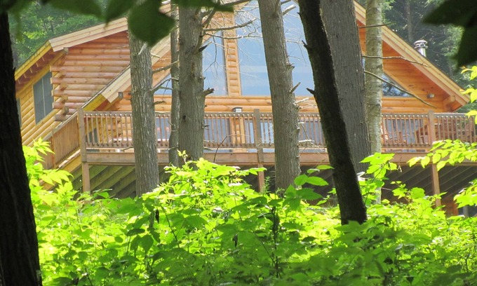 Stowe House | EXCEPTIONAL MOUNTAIN RETREAT-Breathtaking views. Close to town, Hot tub, Private