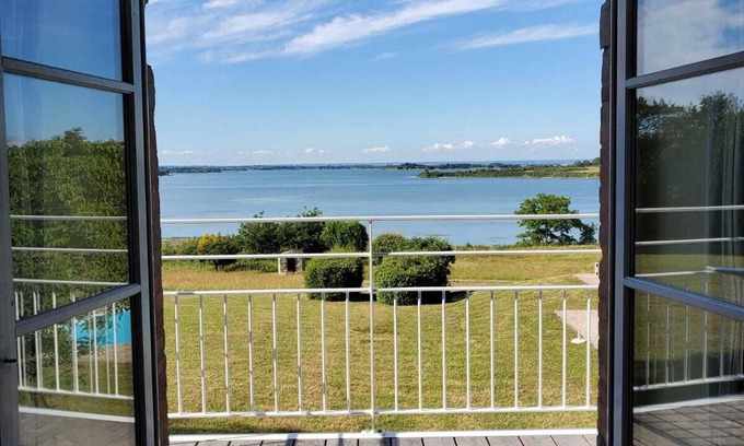 Sarzeau House | exceptional view on the Gulf of Morbihan private heated pool