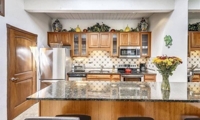 Aspen Condo | Exclusive 2 Bedroom Mountain Vacation Rental in the Heart of Downtown Aspen One Block From Silver Queen Gondola
