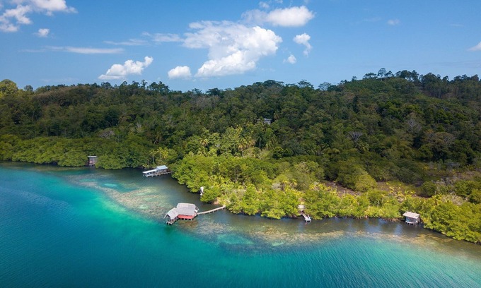 Tierra Oscura House | Exclusive Jungle Retreat on Bioluminescent Lagoon