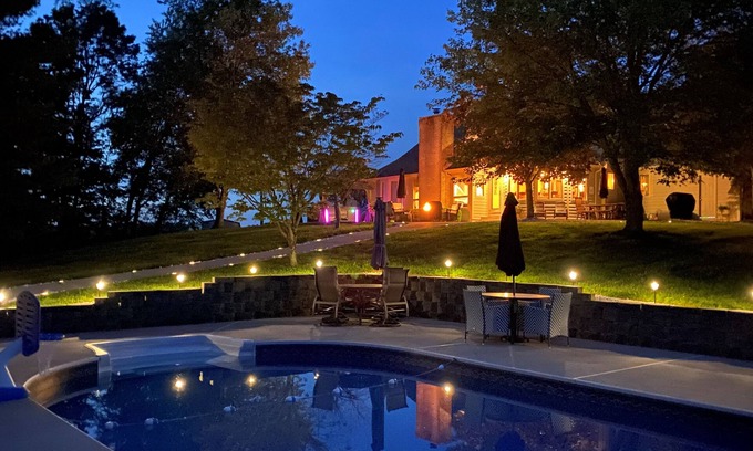 Jackson House | EXCLUSIVE RETREAT - HEATED POOL- TUB - Relax and Enjoy!