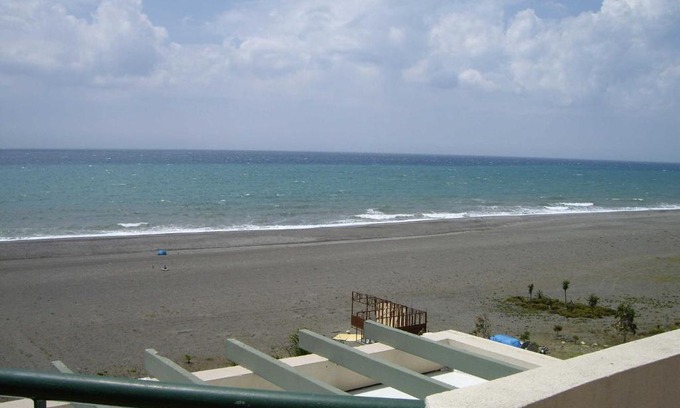 Benajarafe Apartment | exclusivo Atico en primera línea de playa
