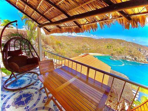 Puerto Angel Villa | Exclusivo Bungalow frente a la playa, alberca nueva con vista infinita al mar, 8 hermosas playas cercanas, terraza con cama de playa y espectacular vista al océano pacífico! Nómadas digitales Starlink WiFi 203 mbps