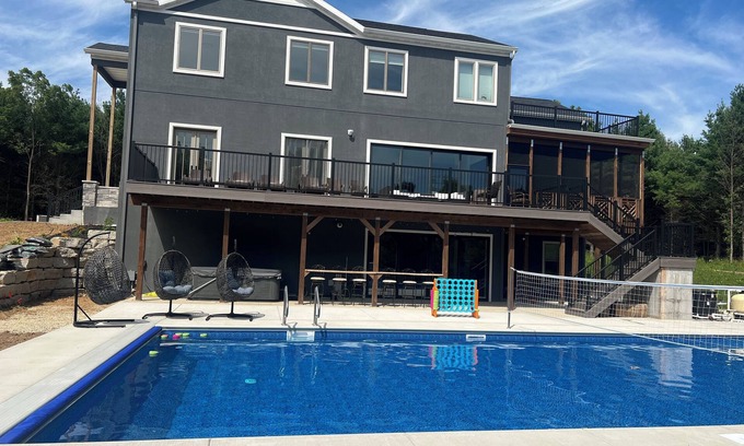 Portage House | Exec Retreat 6 King/1 Queen/2.5 Bath. Huge Pool; 13 acres