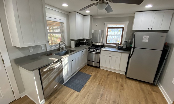 Toccoa House | Executive Cottage, 5 star accommodations near historic downtown Toccoa.