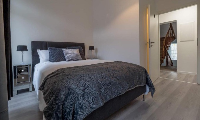 South Bonnevoie House | EXECUTIVE DOUBLE ROOM WITH EN-SUITE IN GUEST HOUSE CITY CENTRE r4
