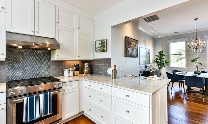South of Broad House | Executive furnished Penthouse Near The Battery