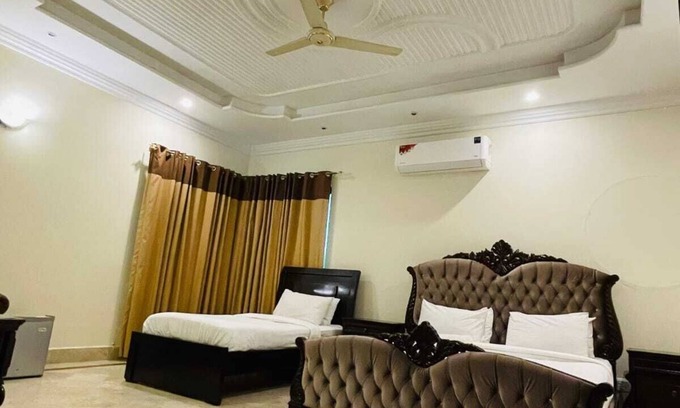 F-7 Sector Hotel | Executive Galaxy Guest HouseIslamabad f-8/3 street 11 House number 8 is