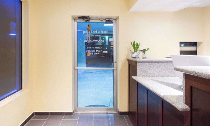 Eagle Pass Hotel | Executive Inn and Kitchenette Suites