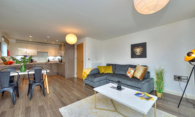 Milton Keynes Apartment | Executive Oakgrove Apartment by PAY AS U STAY
