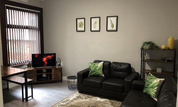 Coventry House | Executive or Large Family 5-bed House - Hosted by Hutch Lifestyle