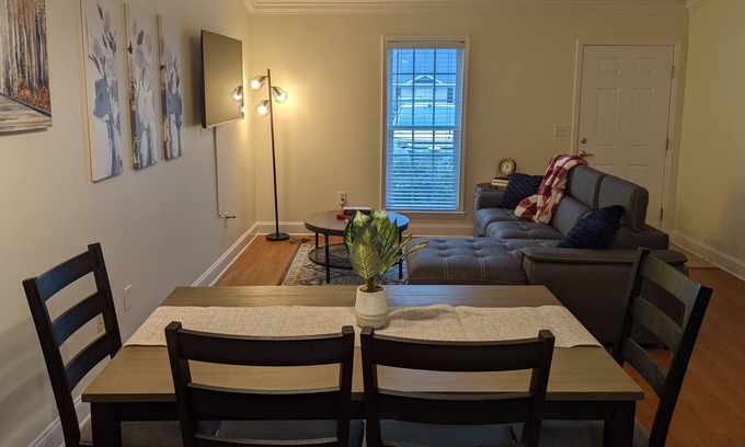 Albany House | EXECUTIVE Townhome | 4 min from Phoebe