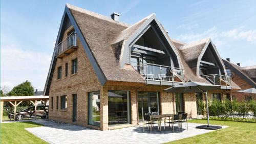 Lobbe House | Exklusive Reetdach-Villa Ostseefrische