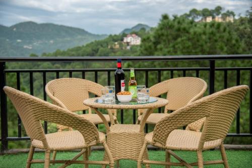 Dharampur Apartment | Exotic Stays I Mountain Mist Inn l Family Groups I Helpfull Staff I Open Air Lawn & Rooftop I Pet friendly & Serviced Apts I Kasauli