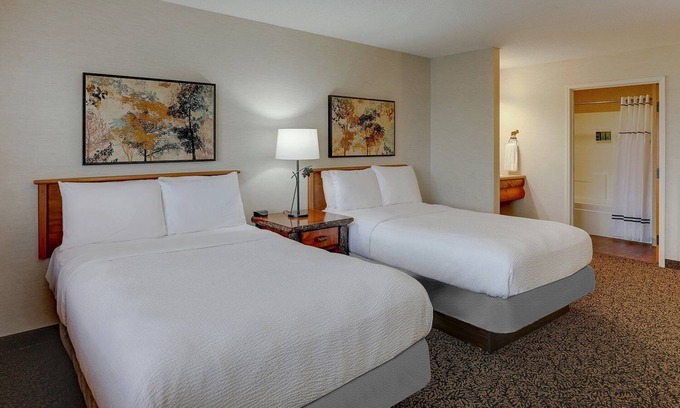 Quincy Hotel | Expanded Double in Stoney Creek Quincy! 2 Double Beds, Club Chair