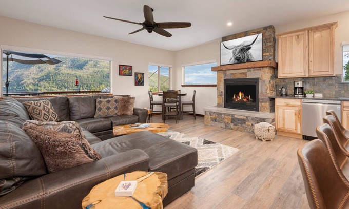 Grand Lake Cabin | Expansive Mountain Views - New Construction, Close to Town - PF, Fireplace, Pool Table, Deck