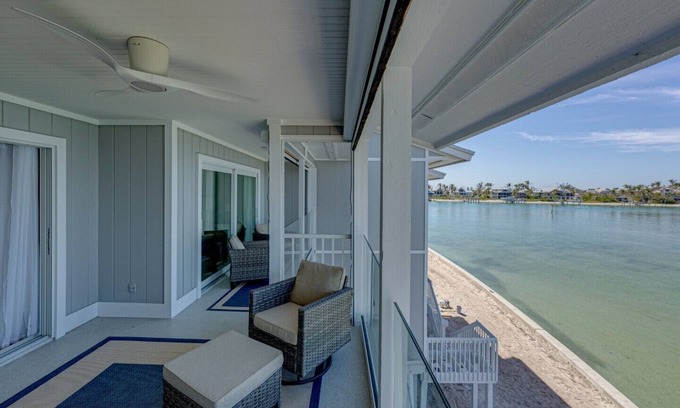 Boca Grande Condo | Experience coastal living at BG North 69, a charming 2-bedroom condo in Boca Grande