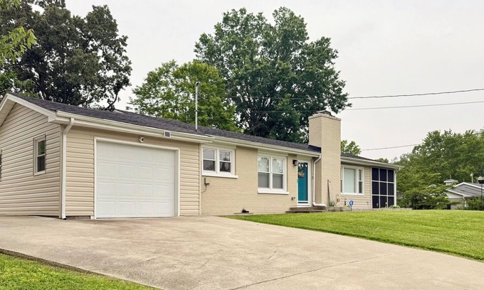 Beattyville Cottage | Experience comfort at Whisker Ridge, a spacious 3-bedroom cottage in the scenic Beattyville, KY
