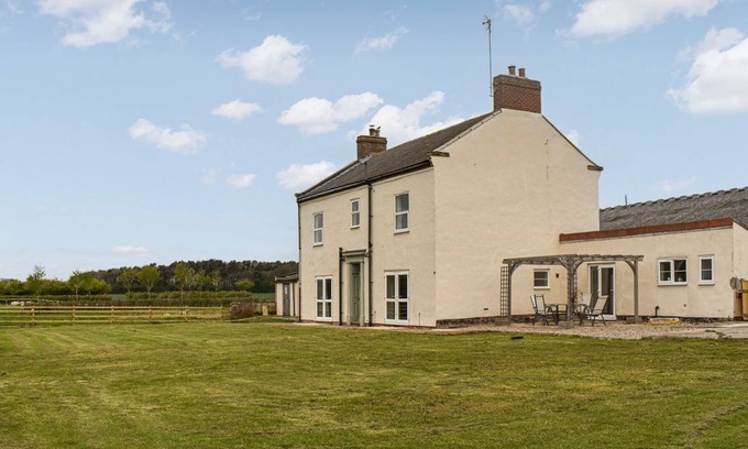 Darlington Cottage | Experience countryside living in this spacious farmhouse, a great place to bring all the family.