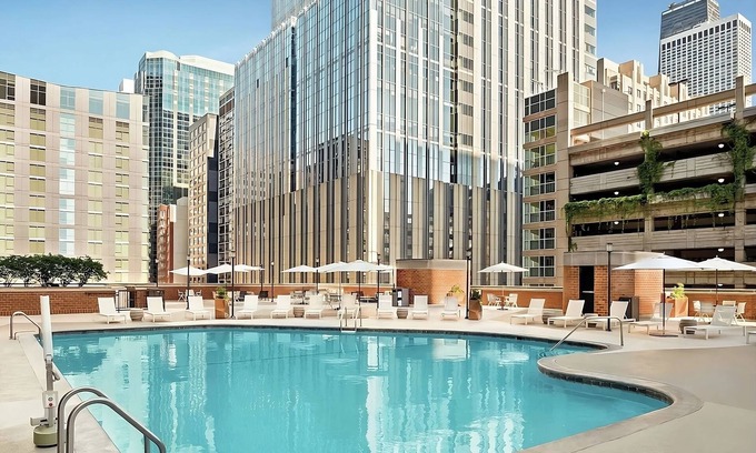 Streeterville Hotel | Experience Soothing Moments & Luxury! Parking, Onsite Pool, Close to Navy Pier
