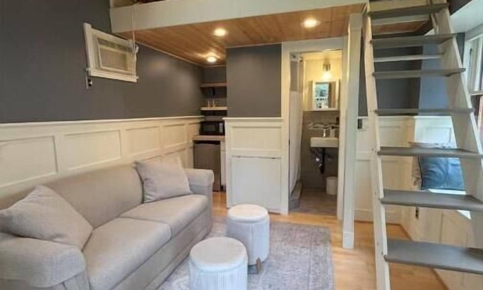 Phinney Ridge House | Experience the historic neighborhood of Ballard!
