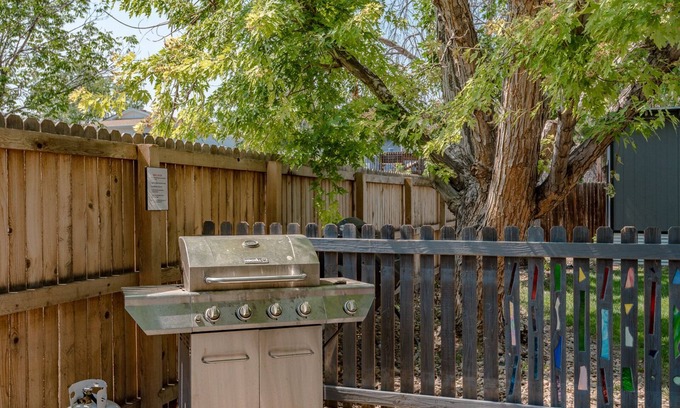 Morrison House | EXPLORE CO-Close to Red Rocks! Huge backyard.