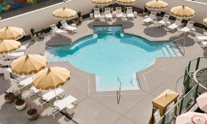 Downtown Albuquerque Hotel | Explore Downtown Albuquerque from 2 Stylish Room | Free Parking