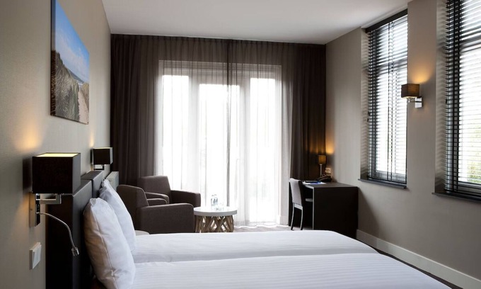 Ouddorp Hotel | Explore Scenic Trails and Coastal Charm from Your Stylish Stay! Free Breakfast