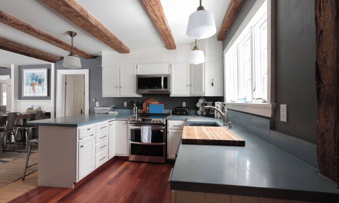 Biddeford House | Explore the charm post and beam farmhouse with 4 bedrooms near beaches