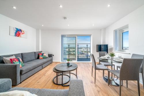 Woolwich Riverside Apartment | Exquisite 2bed Apt with Parking Near 02 Arena